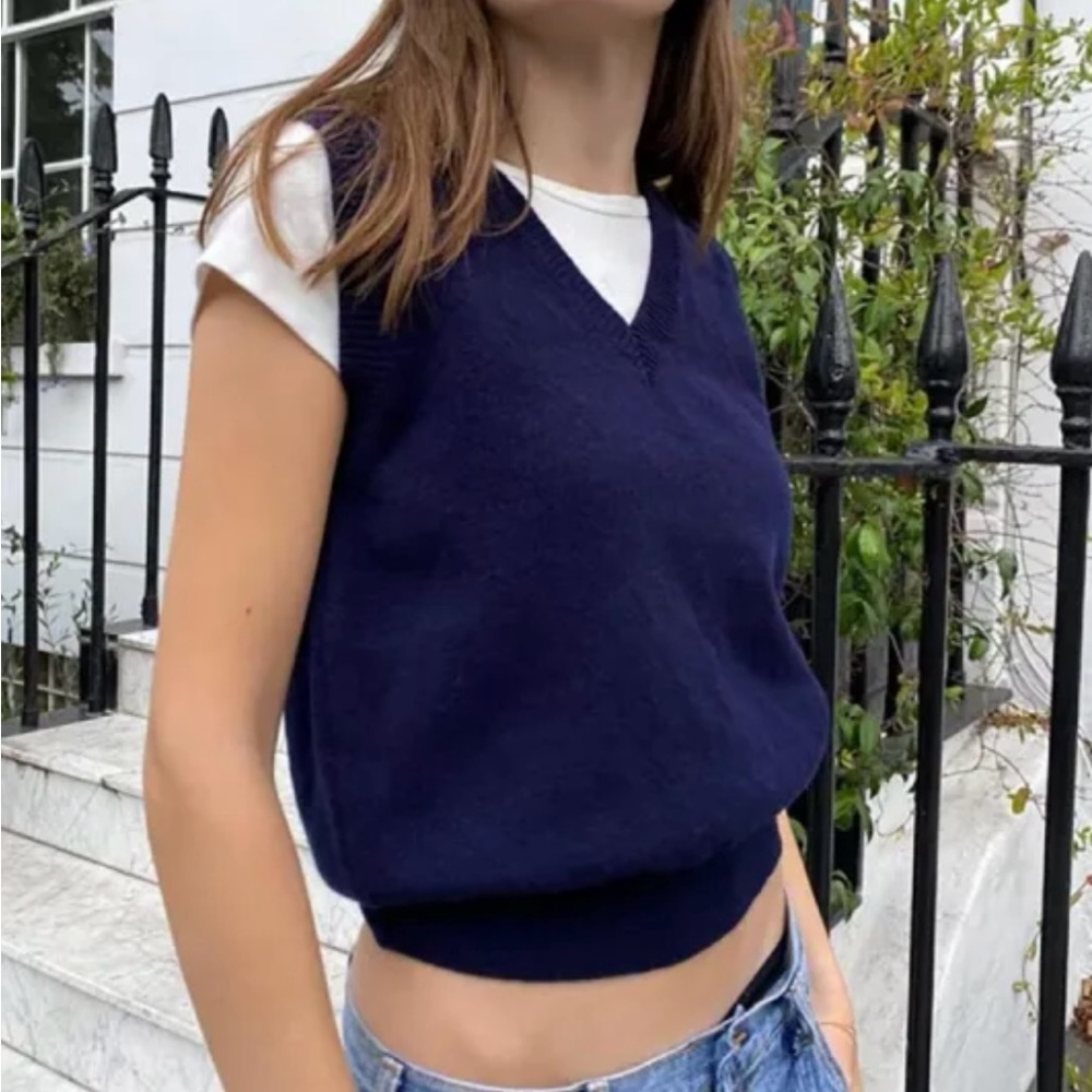 Brandy Melville Cropped Sweater Vest